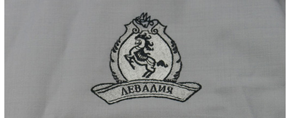 Ручная вышивка на рубашке
