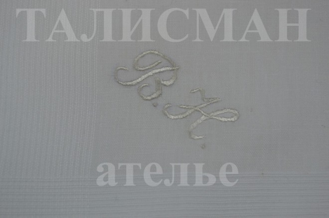 Инициалы на женском платке